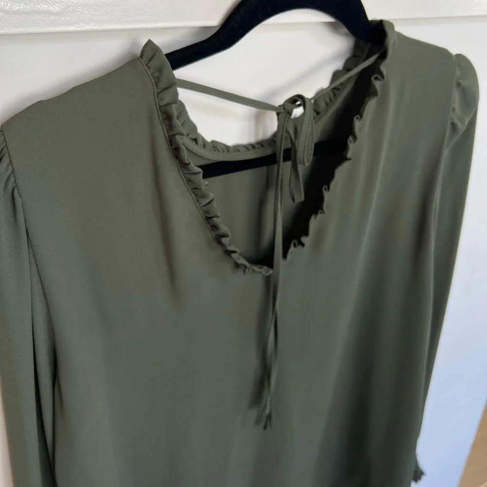 LOFT Ruffle-Neck Blouse in Olive Green with Tie Back and Smoked Sleeve Size S - Picture 8 of 16